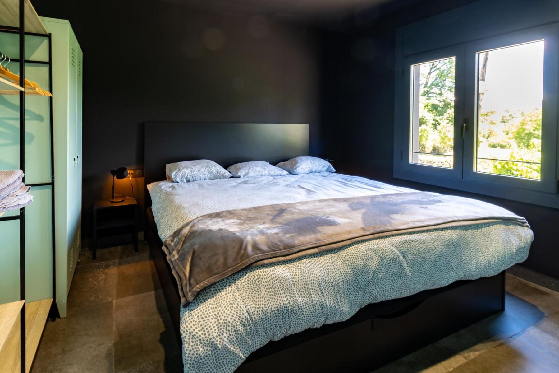 Black House Sorprendente Casa Estilo Industrial Olot Exterior foto