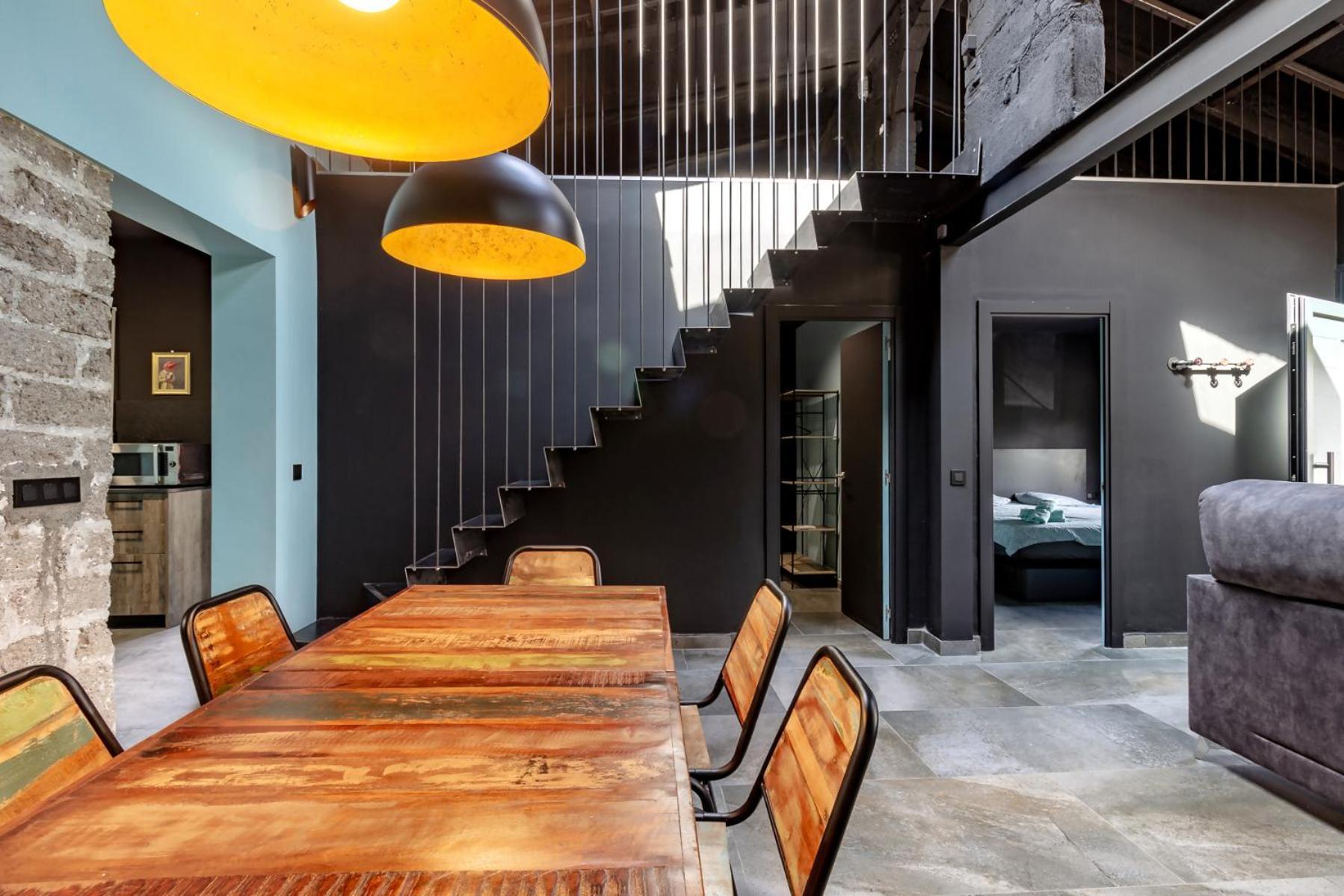 Black House Sorprendente Casa Estilo Industrial Olot Exterior foto