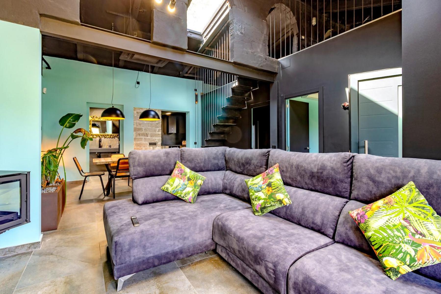 Black House Sorprendente Casa Estilo Industrial Olot Exterior foto